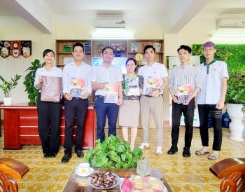 Chào đón các thầy cô bên Nhật về thăm trung tâm